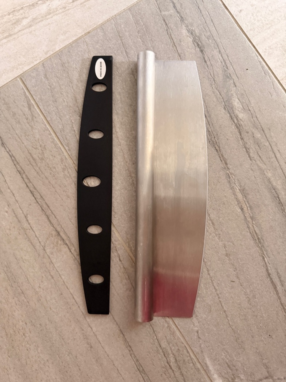 Stainless Steel Pizza/Pastry Cutter with Black Blade Cover